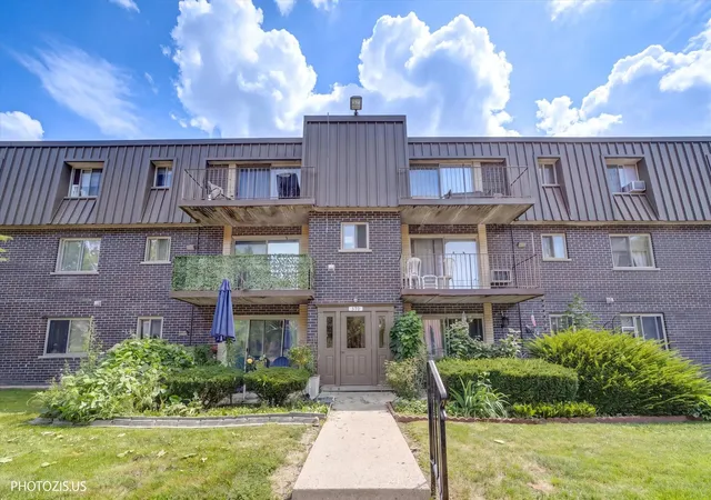 570-fairway-view-dr-2f-wheeling-il-60090/hzid_2c8eb1f7