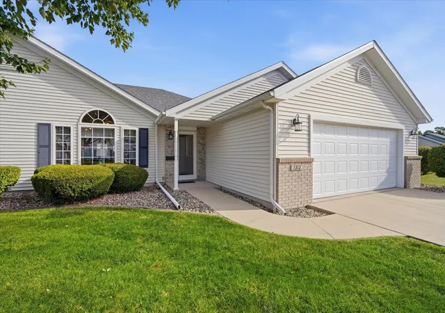1312-inglewood-cir-0-bloomington-il-61704/hzid_24f28a18