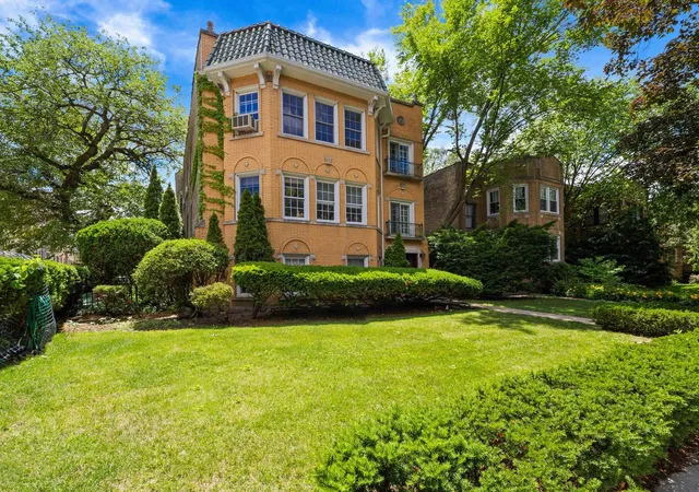 1016-austin-st-evanston-il-60202/hzid_819e9379