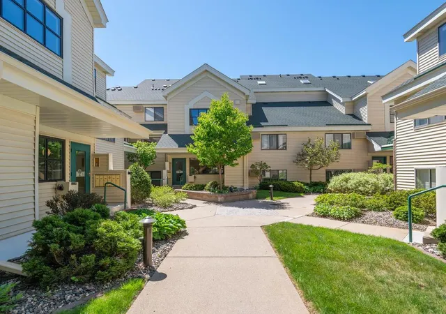 7605-edinborough-way-6214-minneapolis-mn-55435/hzid_abf41efe