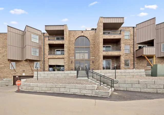 2250-midland-grv-rd-307-saint-paul-mn-55113/hzid_87b77812