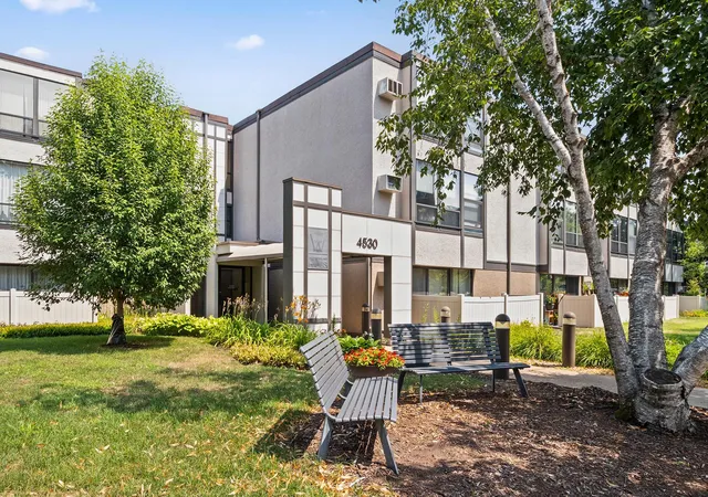 4530-park-cmns-dr-213-minneapolis-mn-55416/hzid_8aa15a7e