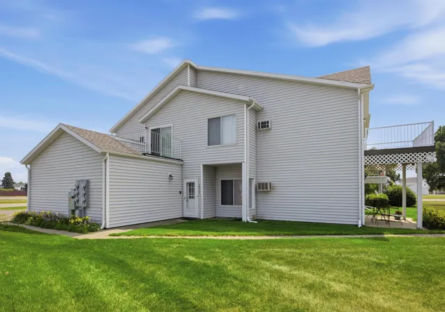 2923-32nd-street-s-moorhead-mn-56560/hzid_be51f7bb