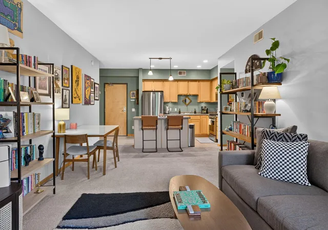 2900-11th-avenue-s-208-minneapolis-mn-55407/hzid_076831cc