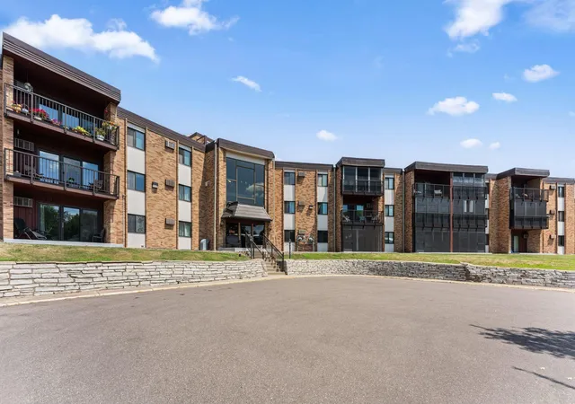 2700-oxford-st-n-101-saint-paul-mn-55113/hzid_b819bcb7