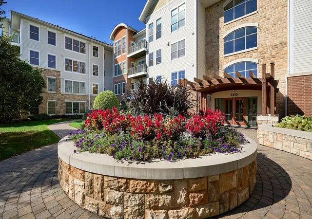 3110-n-chestnut-st-211-chaska-mn-55318/hzid_7cf16b88