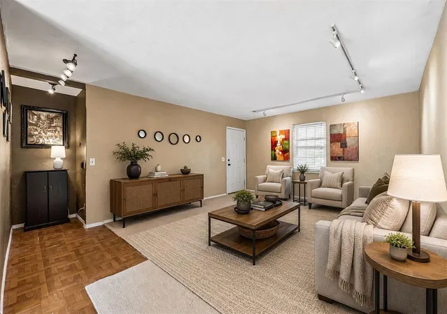 11323-n-may-ave-b-oklahoma-city-ok-73120/hzid_e02235e2