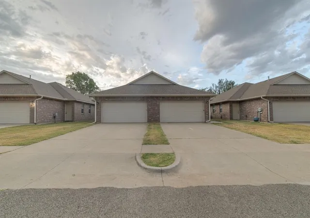 212-ashley-dr-212-214-edmond-ok-73003/hzid_54f12d53