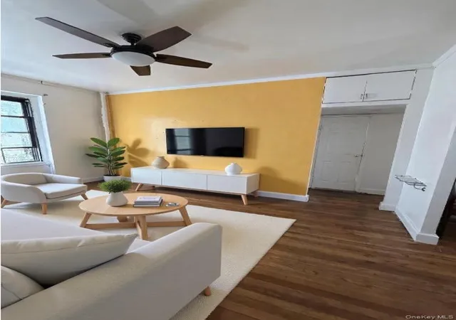 2167-33rd-street-3h-new-york-ny-11105/hzid_bcb2f965