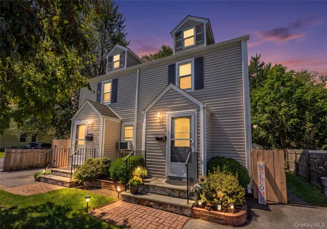 20-22-henry-st-smithtown-ny-11754/hzid_a2d2e85f