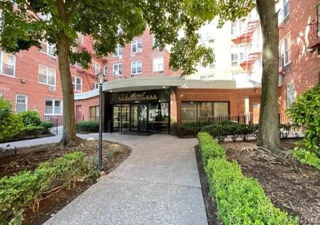 63-11-queens-blvd-e17-new-york-ny-11377/hzid_cffa76eb