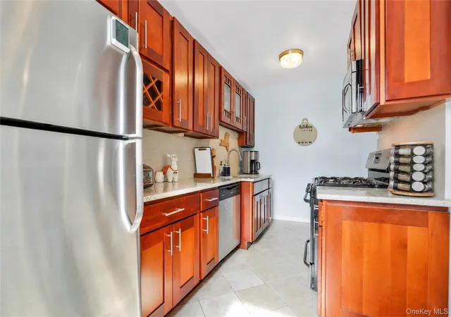 67-35-yellowstone-blvd-4p-new-york-ny-11375/hzid_0dd70f78