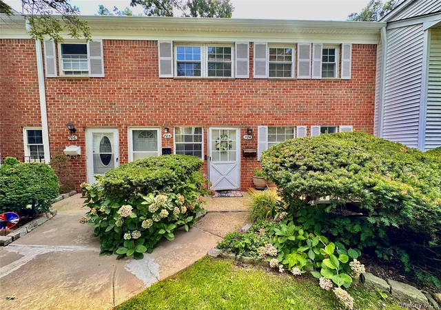 704-towne-house-village-704-islip-ny-11749/hzid_942eb756
