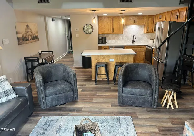 1081-cove-rd-834-sevierville-tn-37876/hzid_504f1343