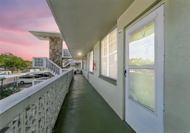 4885-1st-street-ne-203-saint-petersburg-fl-33703/hzid_daa629aa