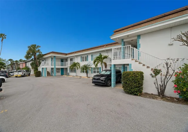 11655-3rd-street-e-1-treasure-island-fl-33706/hzid_2633efcc