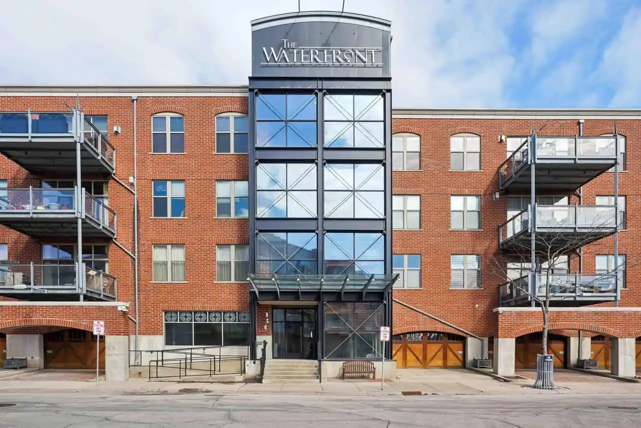 130-s-water-street-street-106-milwaukee-wi-53204/hzid_1374d05d