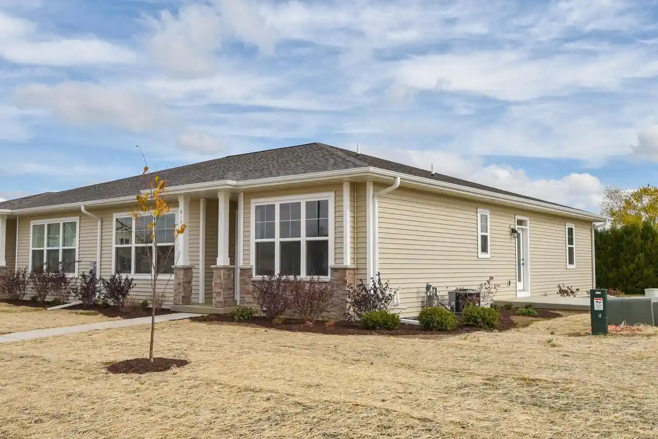 615-hunter-oaks-boulevard-boulevard-b-watertown-wi-53094/hzid_0ecf2b0d