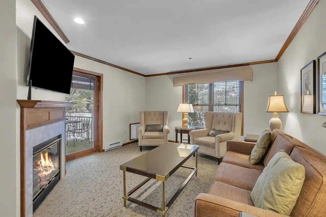 101-osthoff-avenue-avenue-265-elkhart-lake-wi-53020/hzid_ed189fd0