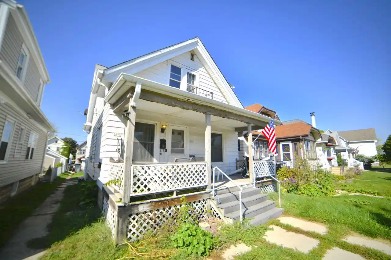 2033-s-76th-street-street-west-allis-wi-53219/hzid_4feb1c15