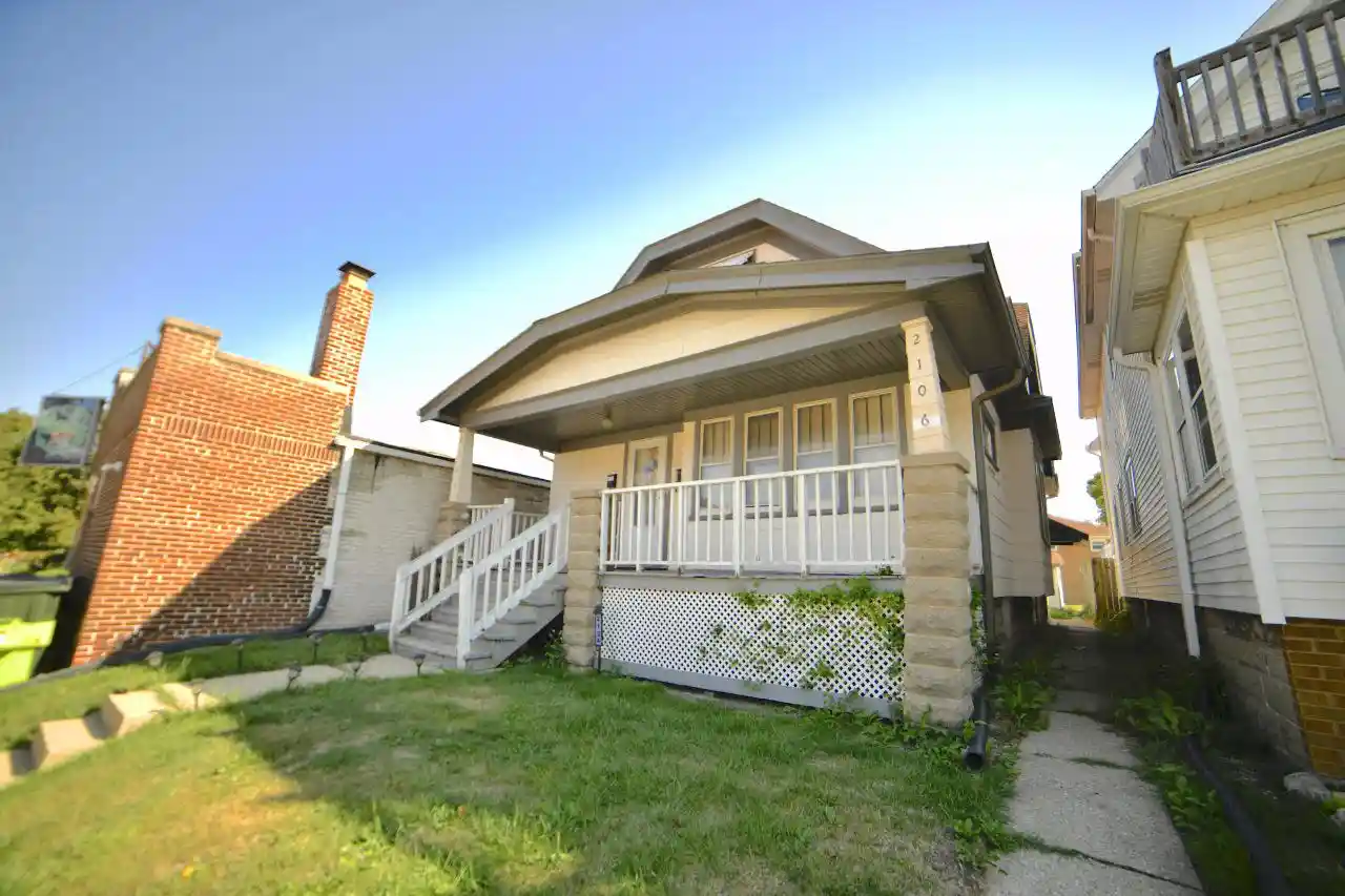 2104-s-71st-street-street-west-allis-wi-53219/hzid_ec330978