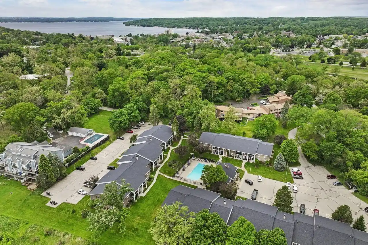 118-evelyn-lane-lane-h-lake-geneva-wi-53147/hzid_9224db3d