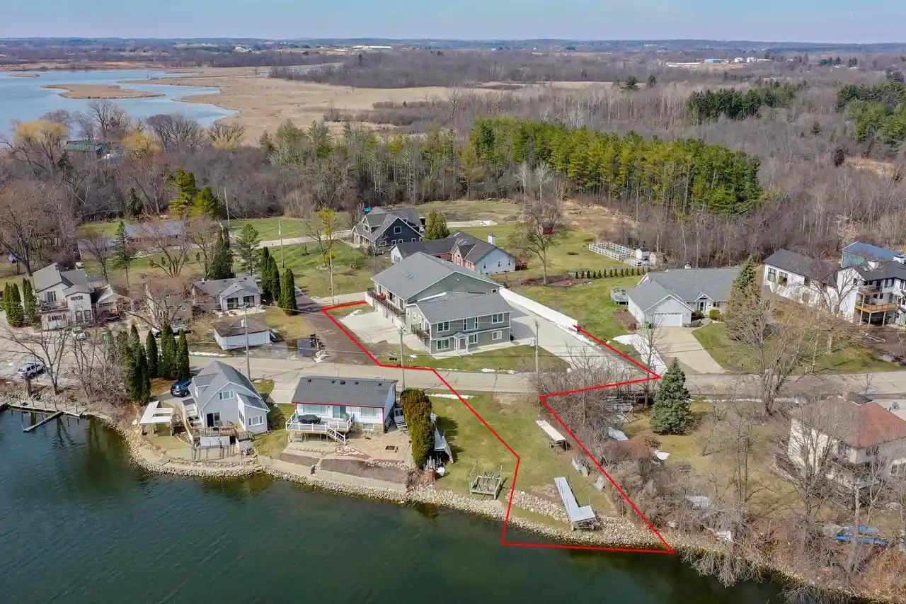 7134-n-tichigan-road-road-waterford-wi-53185/hzid_b65c89bc