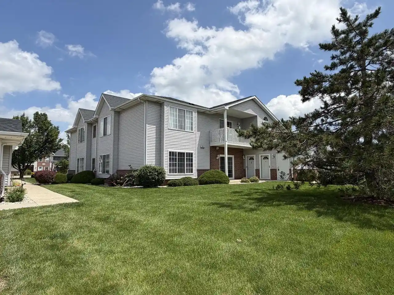 1250-village-centre-dr-dr-2-kenosha-wi-53144/hzid_e362b965