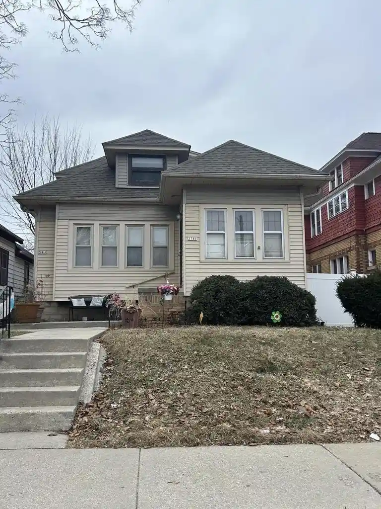 2741-n-52nd-street-street-2741a-milwaukee-wi-53210/hzid_2161f494