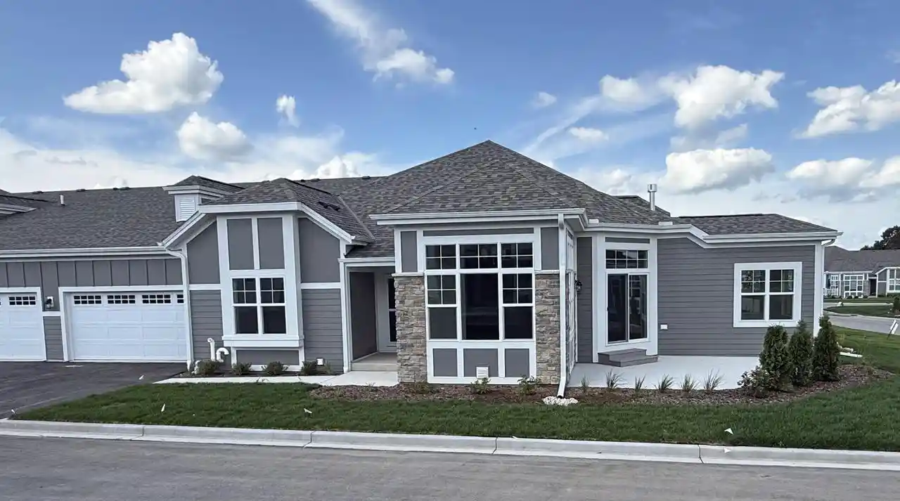 901-marie-court-court-66-grafton-wi-53024/hzid_3a7f57da