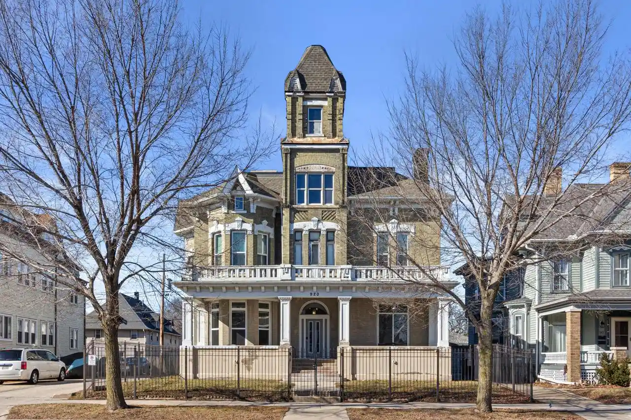 920-main-street-street-racine-wi-53403/hzid_4befeefe
