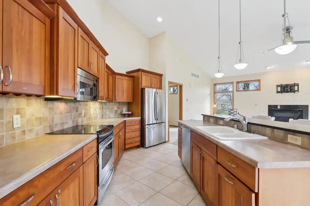 734-8th-street-street-prairie-du-sac-wi-53578/hzid_f231ab45