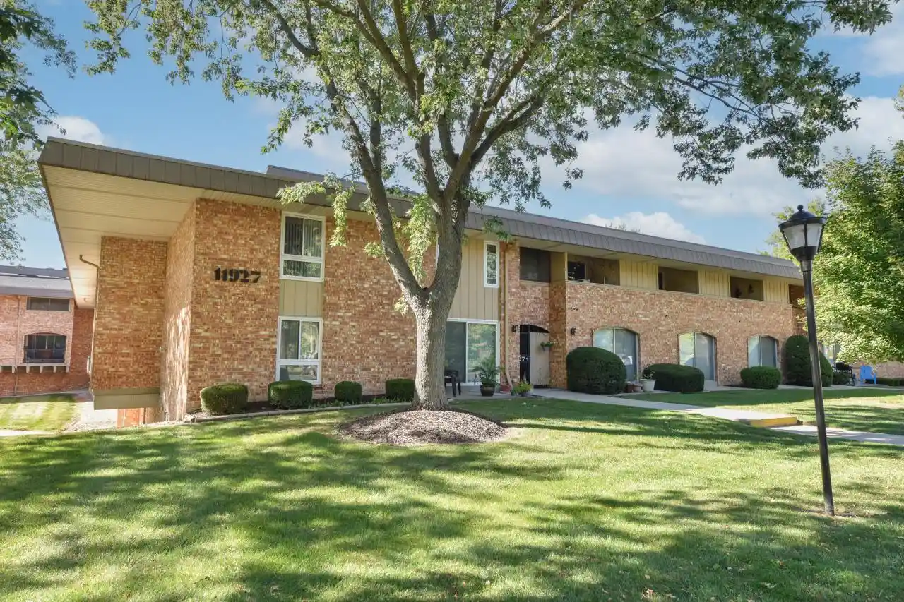 11927-w-appleton-avenue-avenue-6-milwaukee-wi-53224/hzid_53238e3e