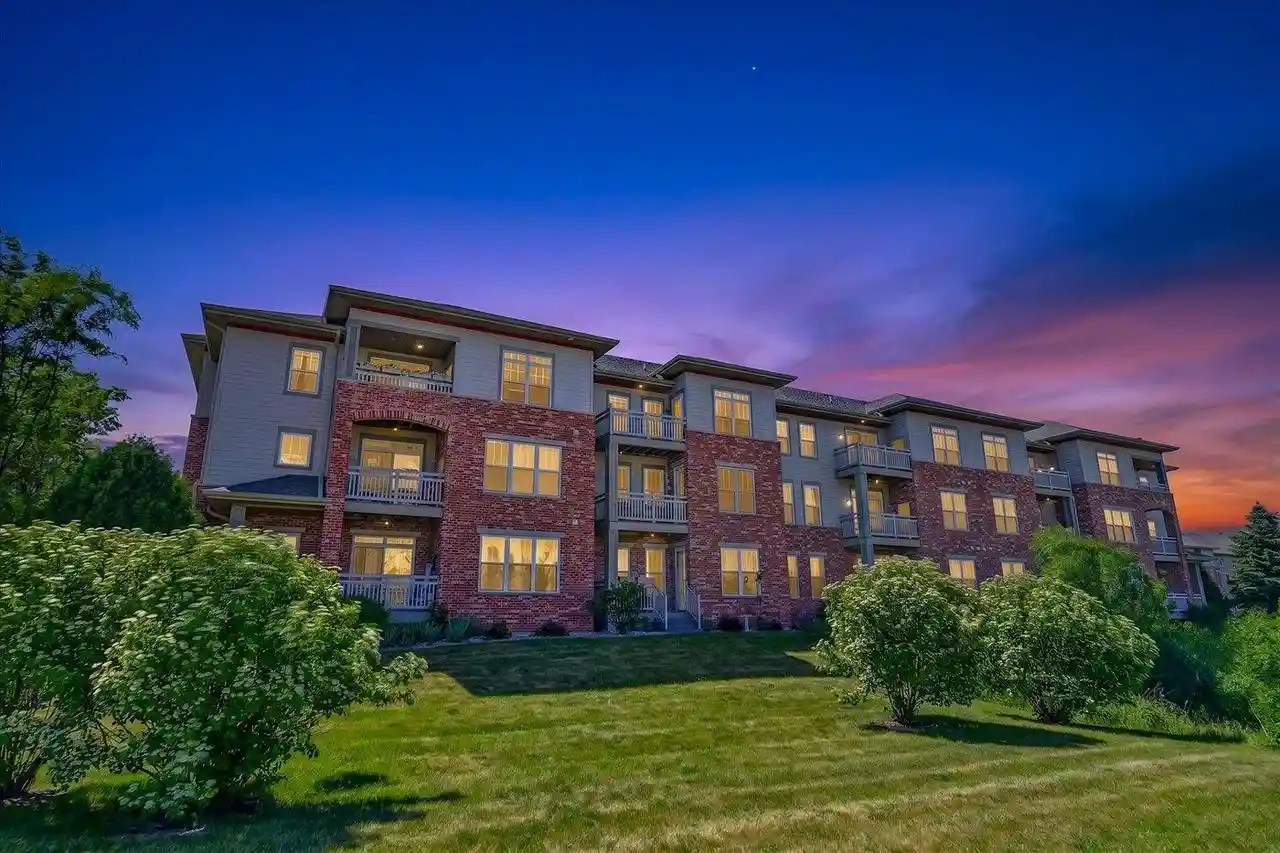 6402-milwaukee-street-street-203-madison-wi-53718/hzid_d740a4d8