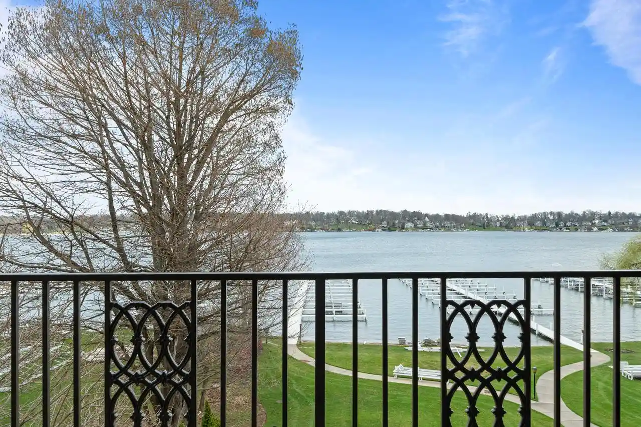 35-s-walworth-avenue-avenue-401-williams-bay-wi-53191/hzid_b7df3414