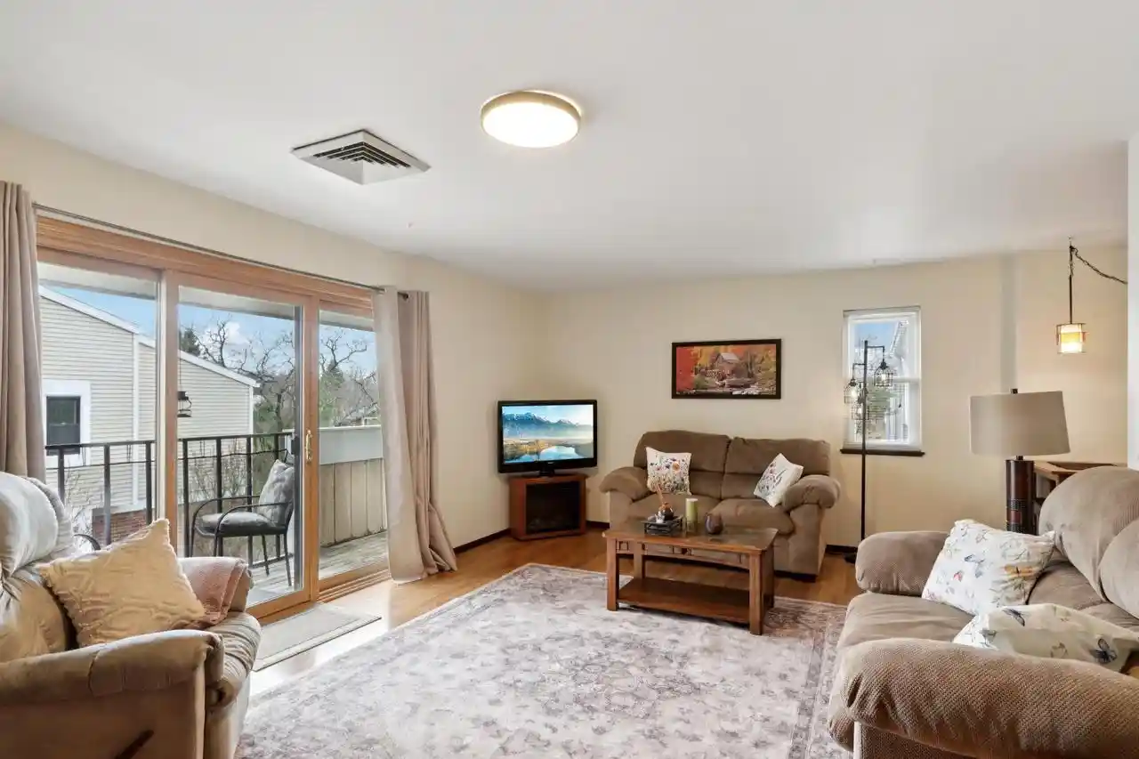 5522-century-avenue-avenue-3-middleton-wi-53562/hzid_73d615f8