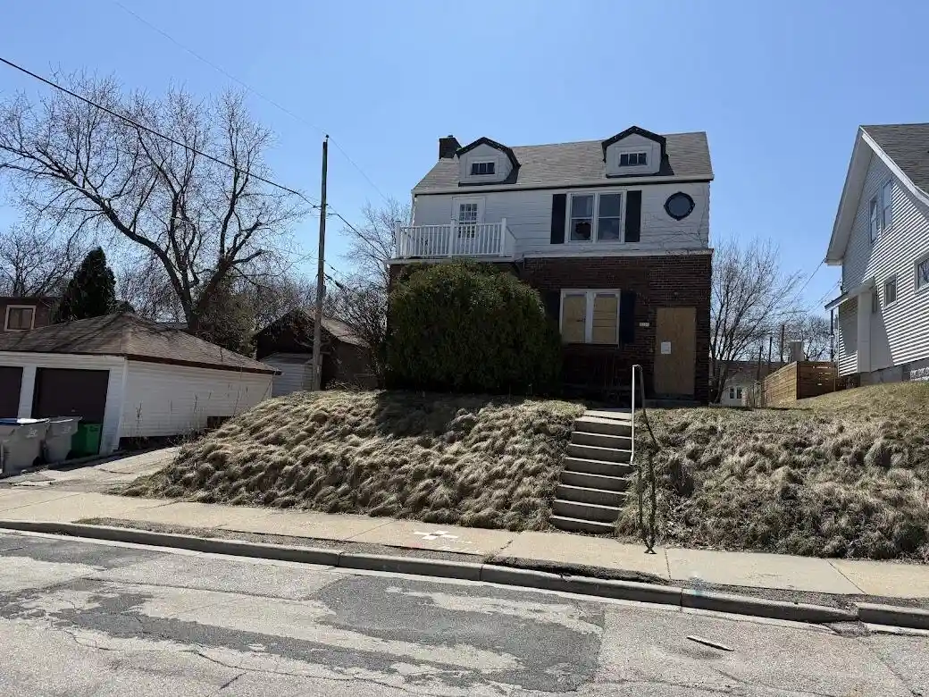2351-e-euclid-street-street-2353-milwaukee-wi-53207/hzid_83d6d277