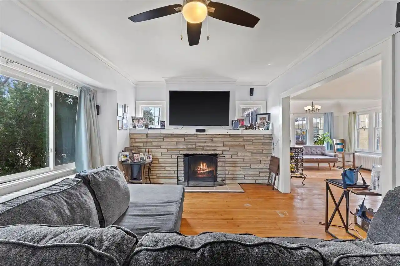 2715-n-76th-street-street-milwaukee-wi-53222/hzid_14f0f0a3