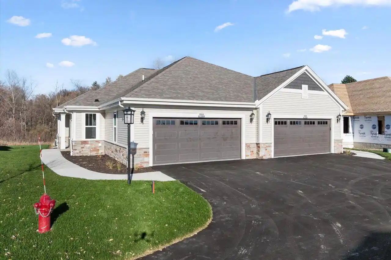 w204n17685-laurel-pl-pl-801-jackson-wi-53037/hzid_1f1327db