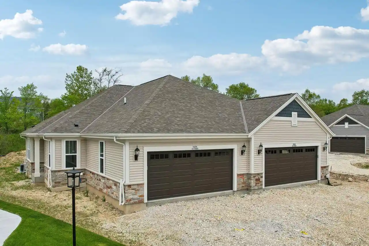 w204n17665-laurel-pl-pl-601-jackson-wi-53037/hzid_176d0c91