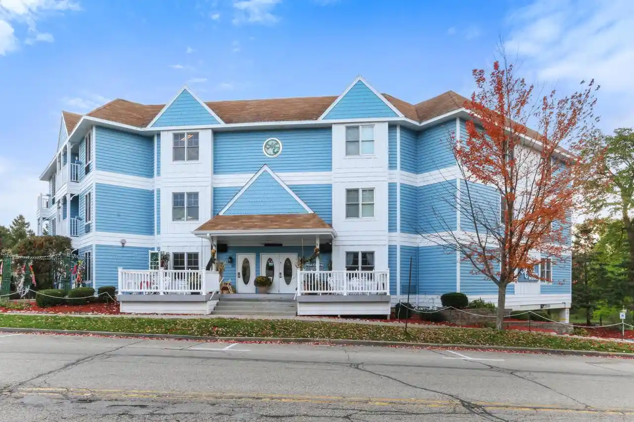 123-center-street-street-301-lake-geneva-wi-53147/hzid_6292176a