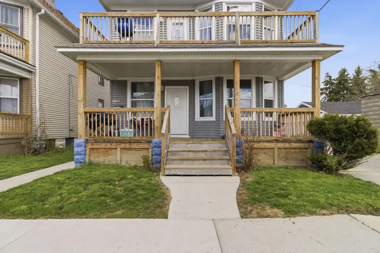 1322-w-dakota-street-street-1322a-milwaukee-wi-53215/hzid_c07c1b32