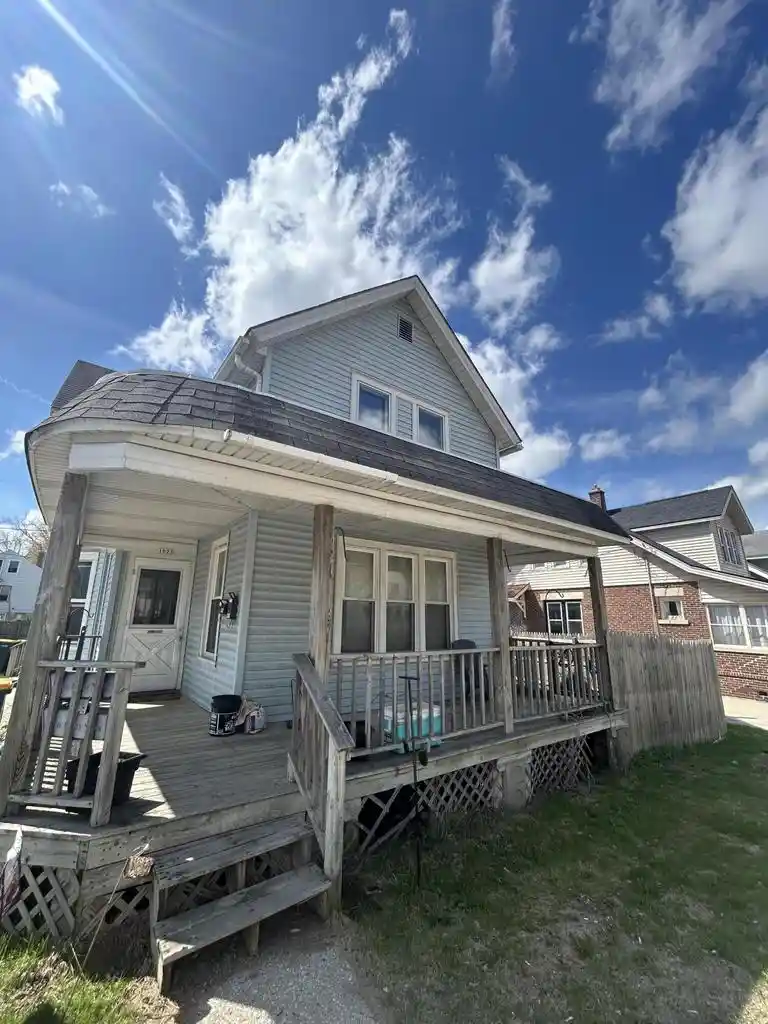 1023-w-washington-street-street-1023a-west-bend-wi-53095/hzid_d148c3bc