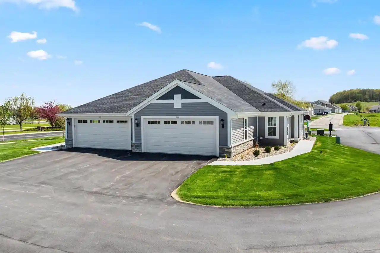 532-hunter-oaks-boulevard-boulevard-0502-watertown-wi-53094/hzid_14d07484