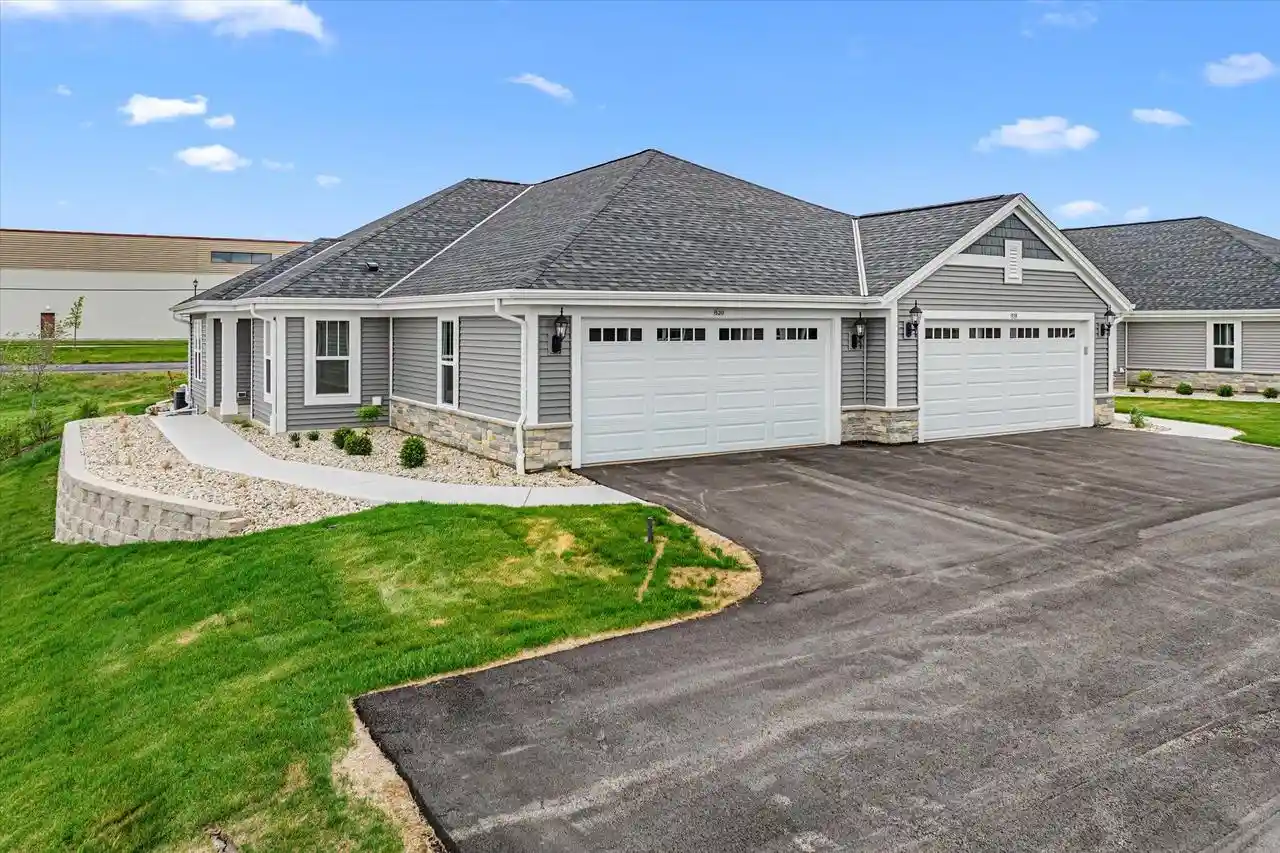 520-hunter-oaks-boulevard-boulevard-0801-watertown-wi-53094/hzid_5574841d