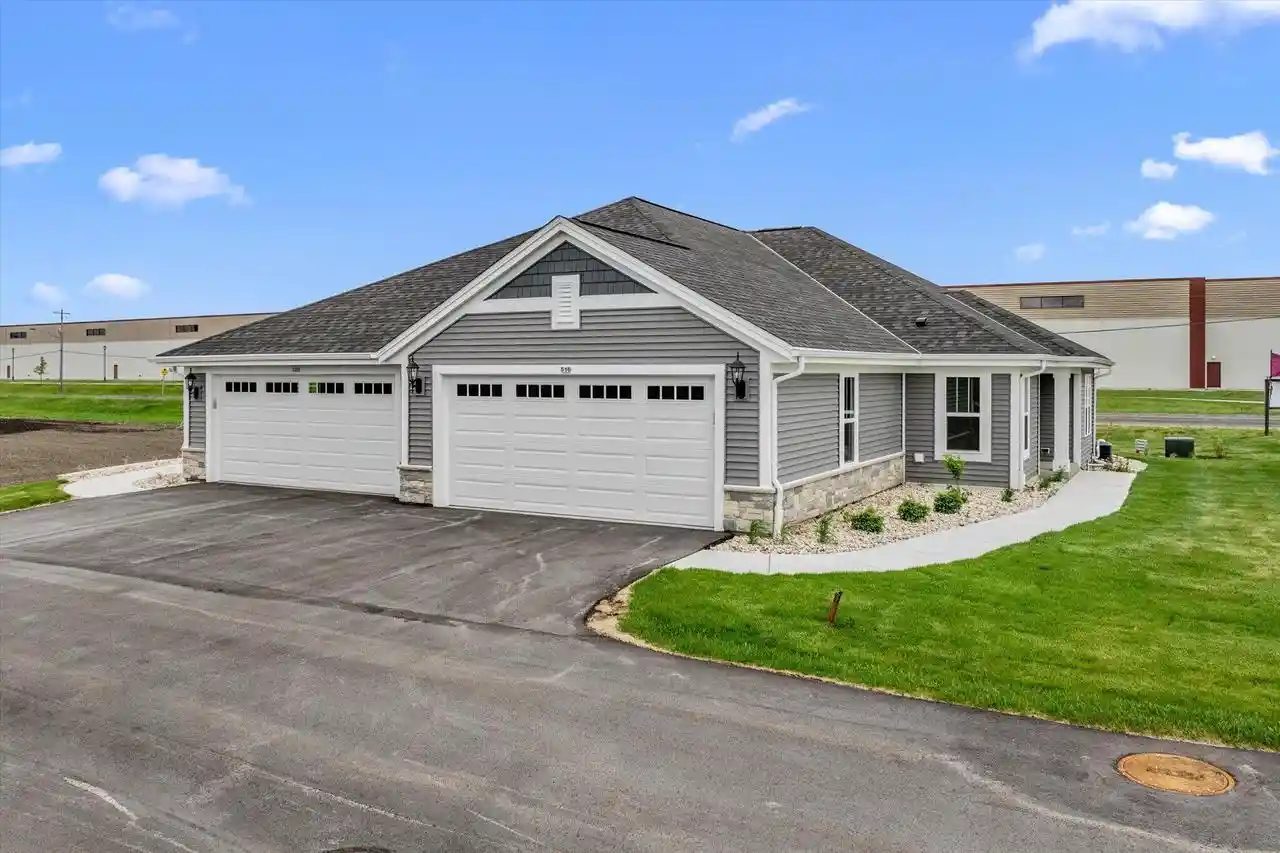 516-hunter-oaks-boulevard-boulevard-0802-watertown-wi-53094/hzid_7b25b8b7