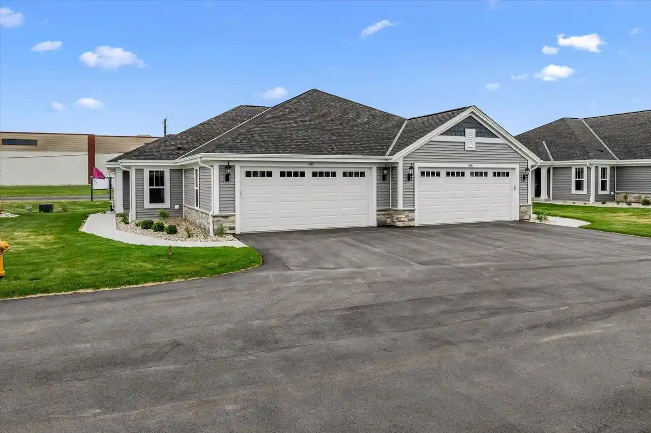 512-hunter-oaks-boulevard-boulevard-901-watertown-wi-53094/hzid_97568e86