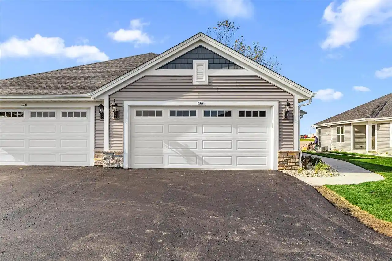 540-hunter-oaks-boulevard-boulevard-0602-watertown-wi-53094/hzid_1011bcc5