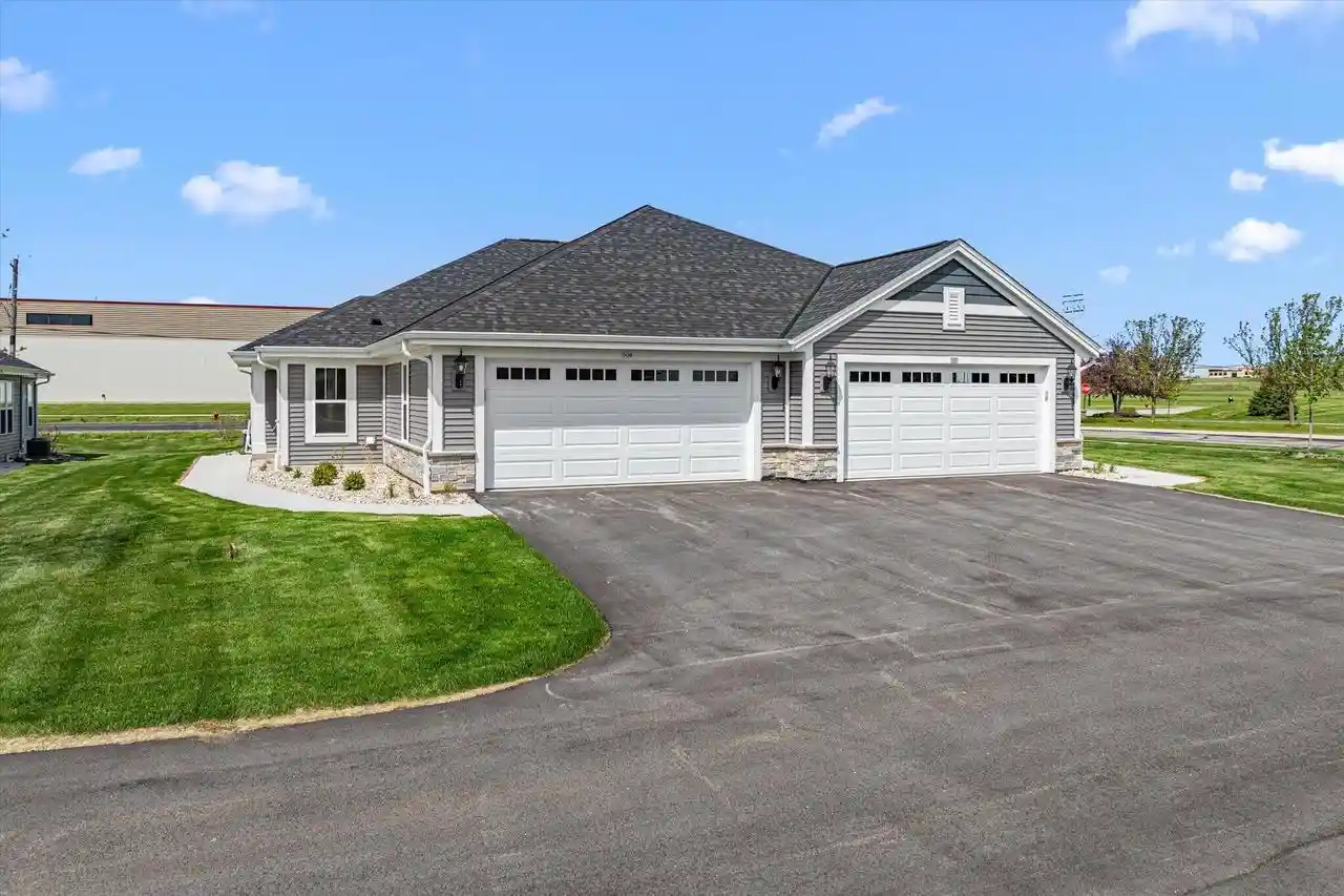 504-hunter-oaks-boulevard-boulevard-1001-watertown-wi-53094/hzid_edb047f7