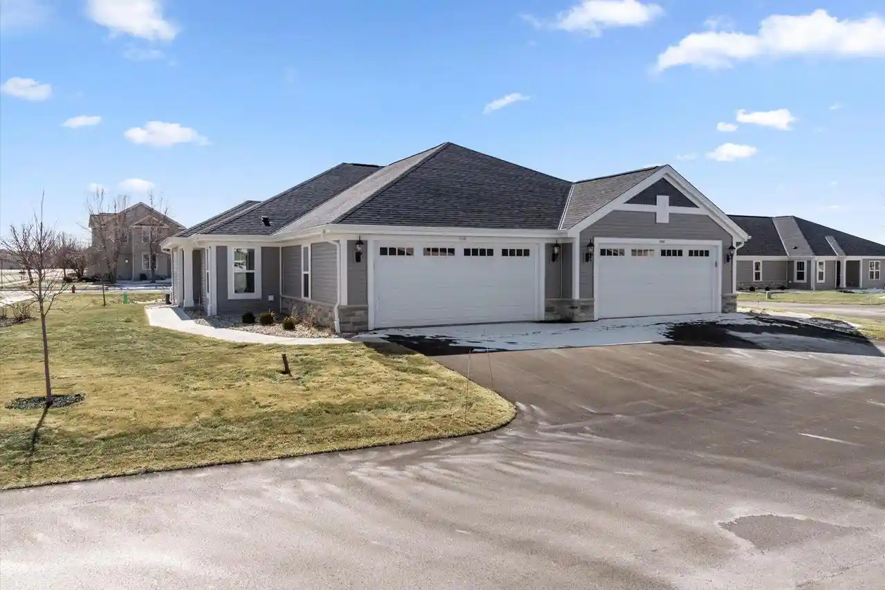 536-hunter-oaks-boulevard-boulevard-0501-watertown-wi-53094/hzid_0d09a71e
